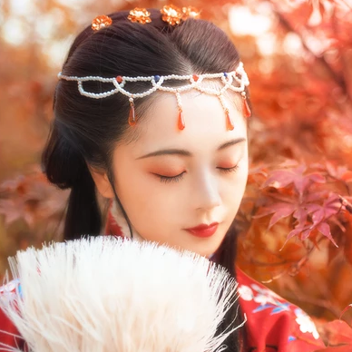 紅葉映霞女生頭像，唯美古風(fēng)真人頭像