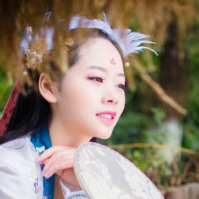 羽毛女生頭像，唯美古風(fēng)真人頭像