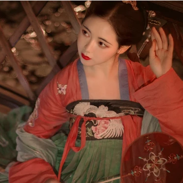 紅紗帶團扇女生頭像，唯美古風(fēng)真人頭像