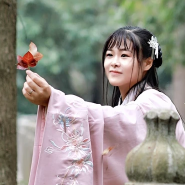 楓葉韻味女生頭像，唯美古風(fēng)真人頭像