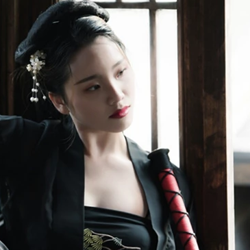 霸氣喝酒帶兵器女生頭像，唯美古風(fēng)真人頭像