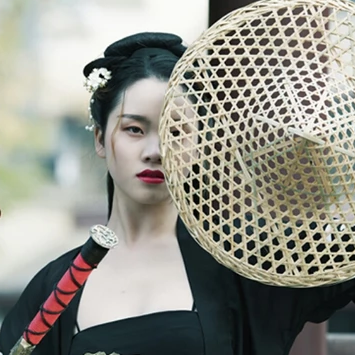 霸氣喝酒帶兵器女生頭像，唯美古風(fēng)真人頭像