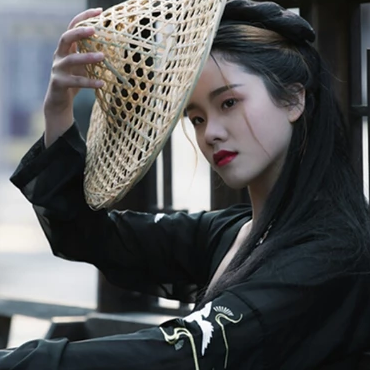 霸氣喝酒帶兵器女生頭像，唯美古風(fēng)真人頭像