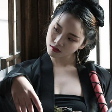 霸氣喝酒帶兵器女生頭像，唯美古風(fēng)真人頭像