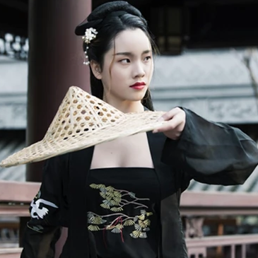 霸氣喝酒帶兵器女生頭像，唯美古風(fēng)真人頭像