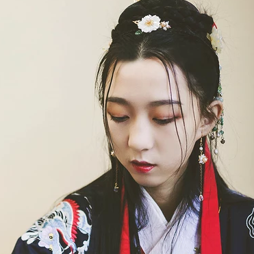 書(shū)香氣息女生頭像，唯美古風(fēng)真人頭像