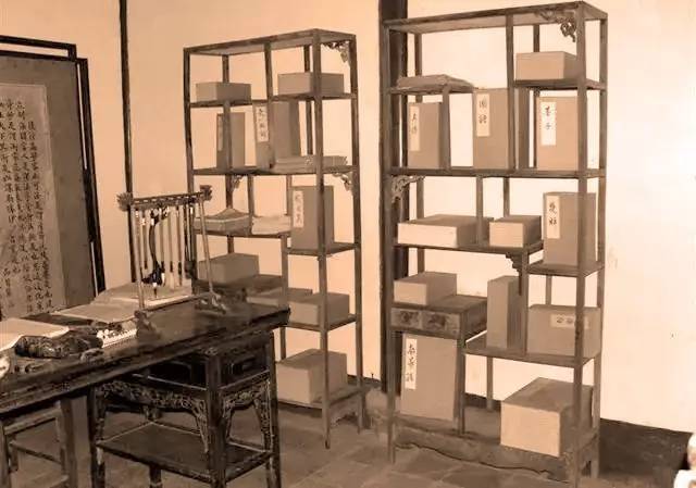 名人書房欣賞：遠離塵世的一個美妙的書房