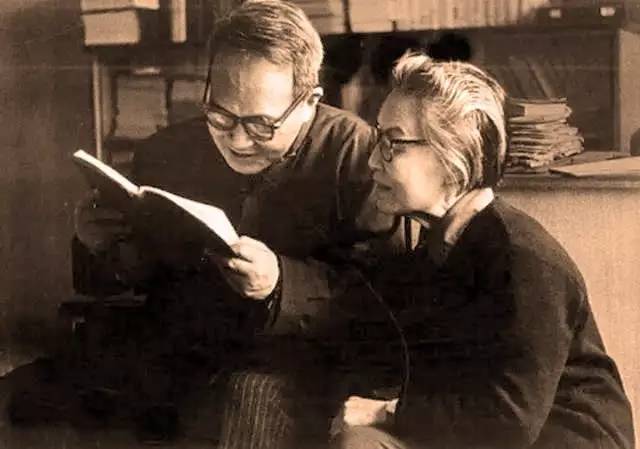 名人書房欣賞：遠(yuǎn)離塵世的一個(gè)美妙的書房