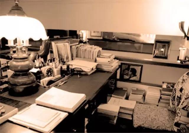 名人書房欣賞：遠(yuǎn)離塵世的一個(gè)美妙的書房