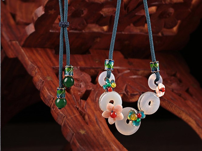 清麗秀雅平安扣小清新鎖骨鏈項(xiàng)鏈?zhǔn)罪? src="/wenxue/d/file/bigpic/190404/04/13-1P111113206-51.jpg" / data-XVQS="lDGUpT"><br / data-Jxd6="1I34hi">
	<img alt=