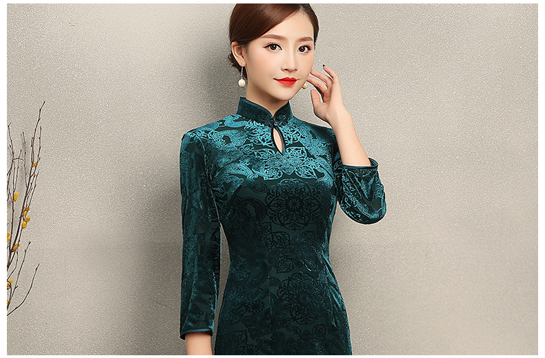 墨綠貴春旗袍，復(fù)古絲絨燒花旗袍裙