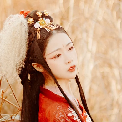 紅衣彈琵琶思念女生頭像，唯美古風真人頭像