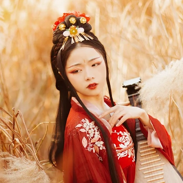 紅衣彈琵琶思念女生頭像，唯美古風真人頭像