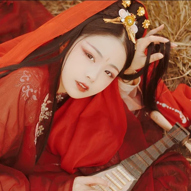紅衣彈琵琶思念女生頭像，唯美古風真人頭像