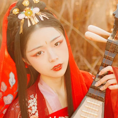 紅衣彈琵琶思念女生頭像，唯美古風真人頭像