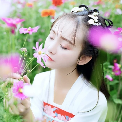 小清新花朵帶團(tuán)扇女生頭像，唯美古風(fēng)真人頭像