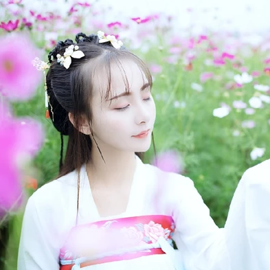 小清新花朵帶團(tuán)扇女生頭像，唯美古風(fēng)真人頭像