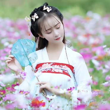 小清新花朵帶團(tuán)扇女生頭像，唯美古風(fēng)真人頭像