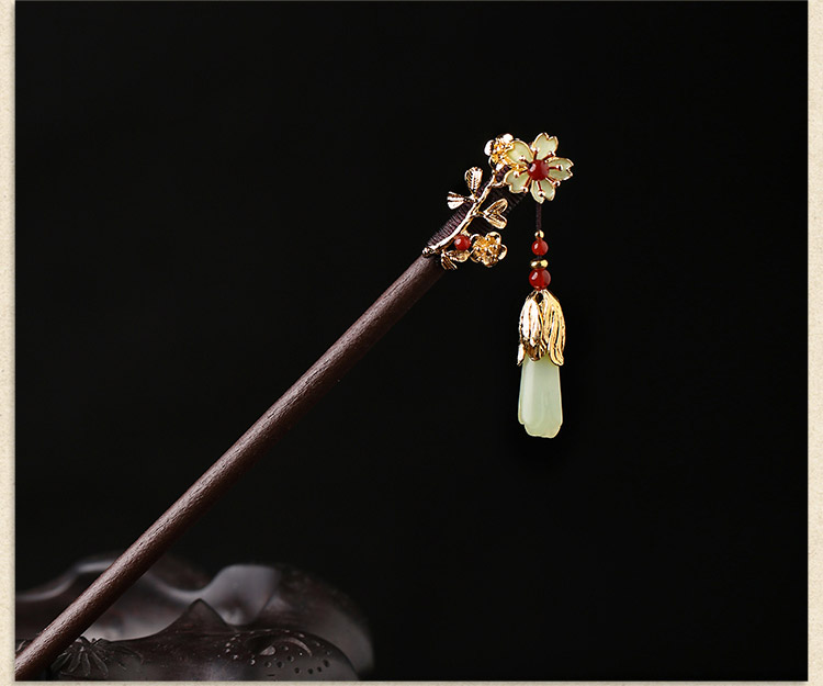 古典花朵頭飾:古風(fēng)花朵岫玉流蘇發(fā)簪木簪子