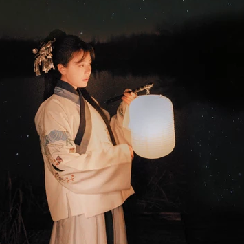 唯美古風(fēng)真人頭像:夜晚提燈女生頭像