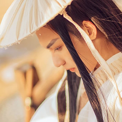 瀟灑喝酒白衣翩翩男生頭像，唯美古風(fēng)真人頭像