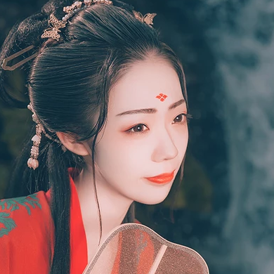 嬌艷紅衣帶傘生頭像，唯美古風(fēng)真人頭像