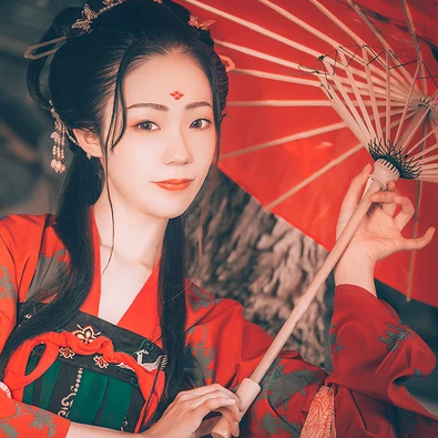 嬌艷紅衣帶傘生頭像，唯美古風(fēng)真人頭像