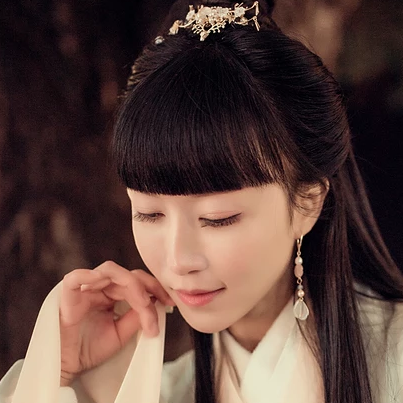 素雅帶團(tuán)扇生頭像，唯美古風(fēng)真人頭像