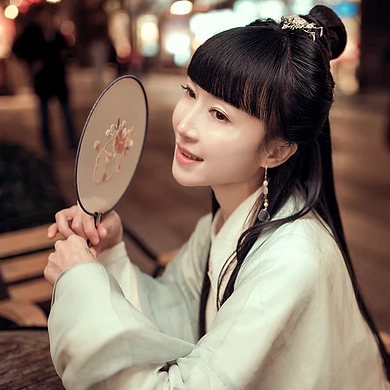 素雅帶團(tuán)扇生頭像，唯美古風(fēng)真人頭像