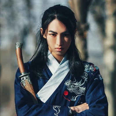 霸氣帶兵器男生頭像，唯美古風(fēng)真人頭像