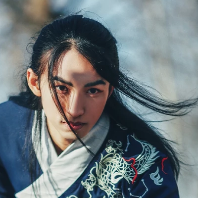 霸氣帶兵器男生頭像，唯美古風(fēng)真人頭像