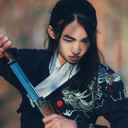 霸氣帶兵器男生頭像，唯美古風(fēng)真人頭像