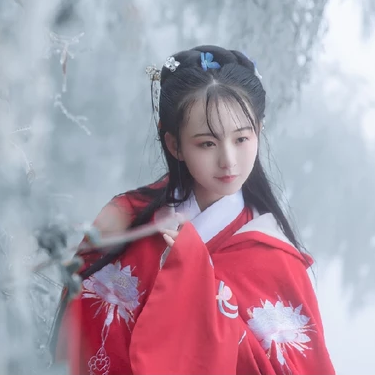冰雪天地帶傘女生頭像，唯美古風(fēng)真人頭像