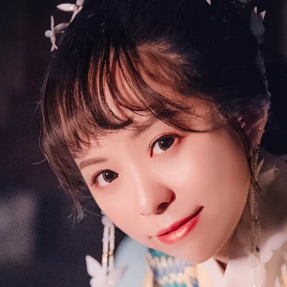 月夜帶團(tuán)扇女生頭像，唯美古風(fēng)真人頭像