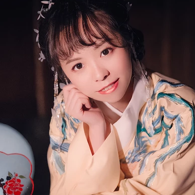 月夜帶團(tuán)扇女生頭像，唯美古風(fēng)真人頭像