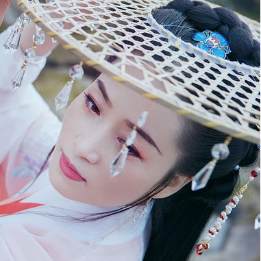 珠簾斗笠女生頭像，唯美古風真人頭像