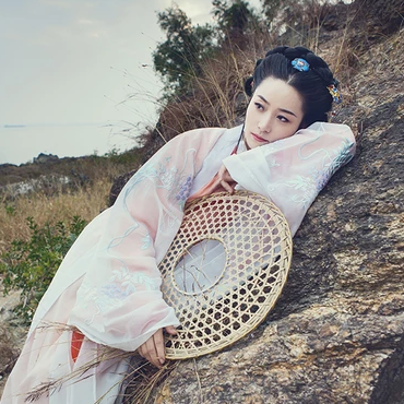 珠簾斗笠女生頭像，唯美古風真人頭像