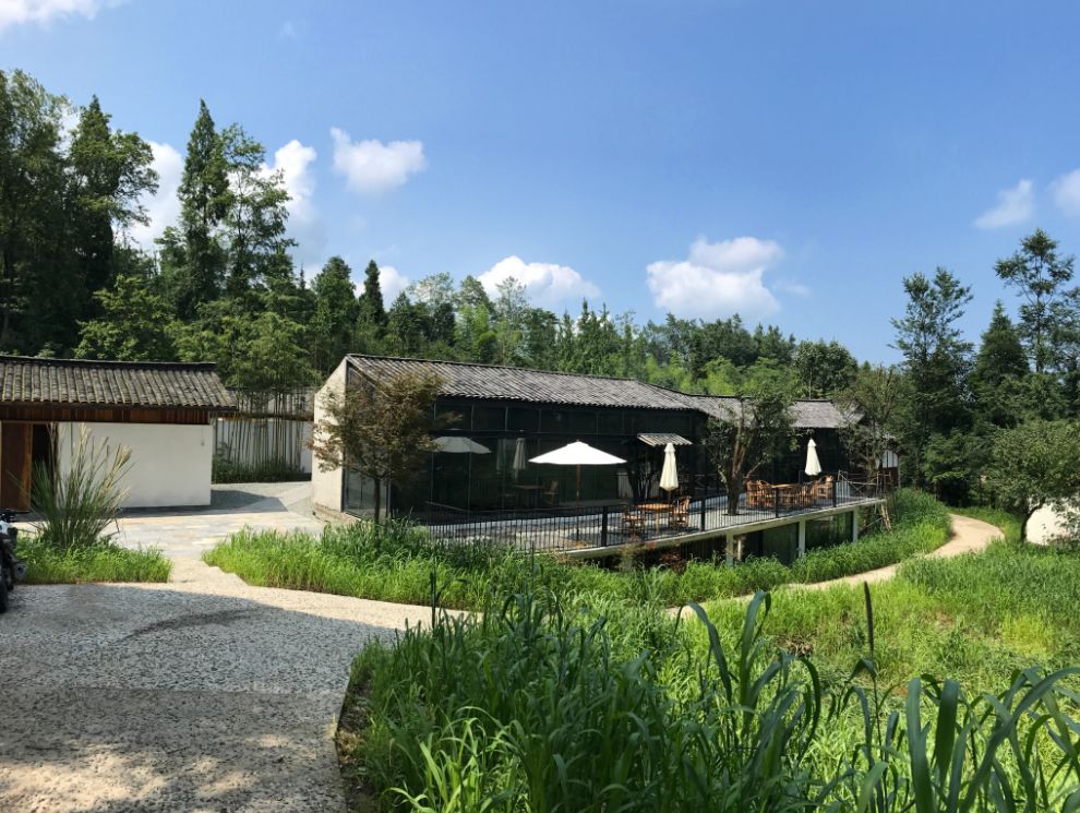 路之青城，在應(yīng)該努力的年紀(jì)留下精彩的痕跡！