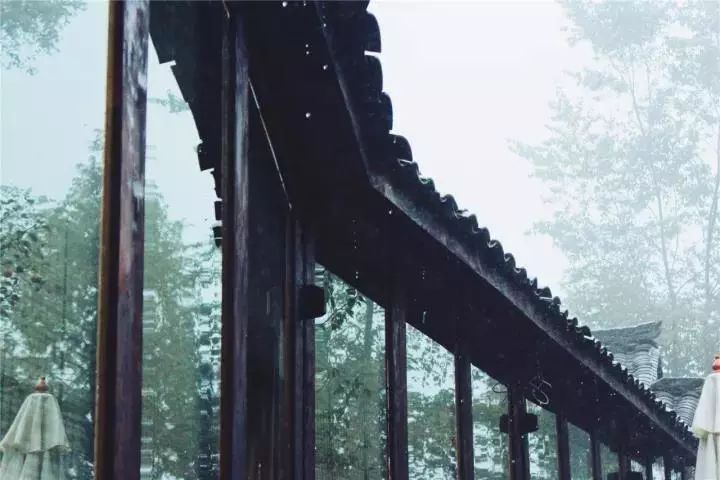 路之青城，在應(yīng)該努力的年紀(jì)留下精彩的痕跡！