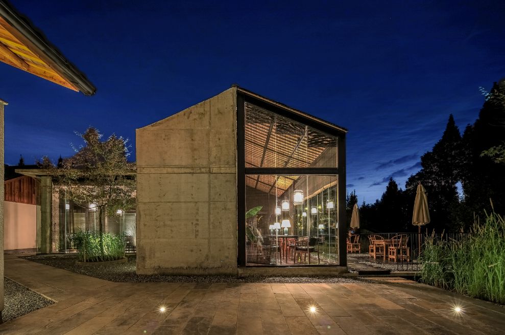 路之青城，在應(yīng)該努力的年紀(jì)留下精彩的痕跡！