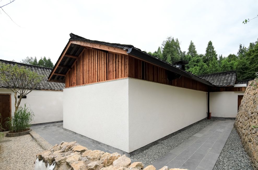 路之青城，在應(yīng)該努力的年紀(jì)留下精彩的痕跡！