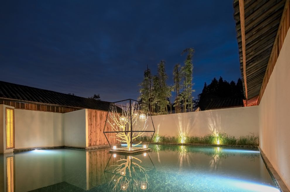 路之青城，在應(yīng)該努力的年紀留下精彩的痕跡！