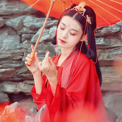 紅梅紅衣女生頭像，唯美古風(fēng)真人頭像