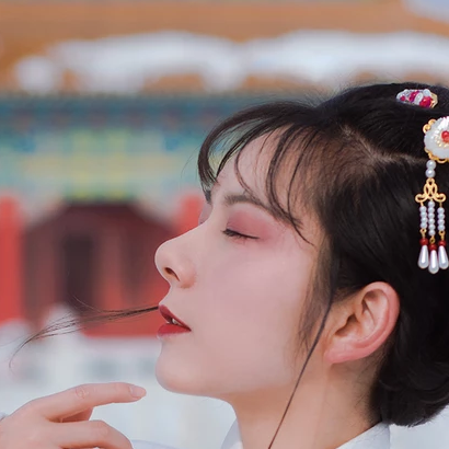 白衣白雪帶傘女生頭像，唯美古風真人頭像