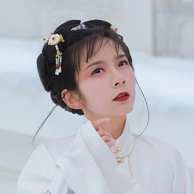 白衣白雪帶傘女生頭像，唯美古風真人頭像