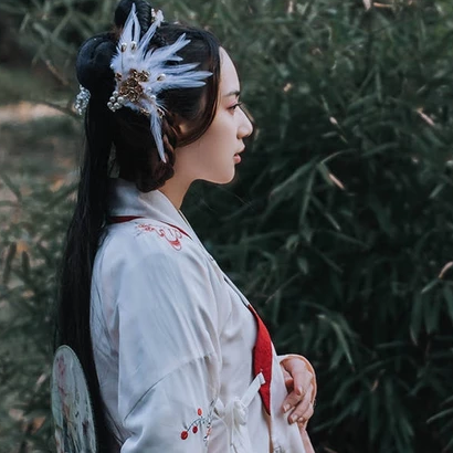 典雅帶團扇女生頭像，唯美古風(fēng)真人頭像