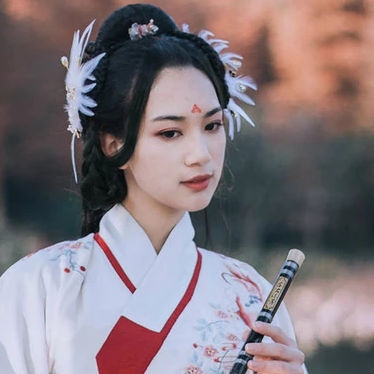 典雅帶團扇女生頭像，唯美古風(fēng)真人頭像