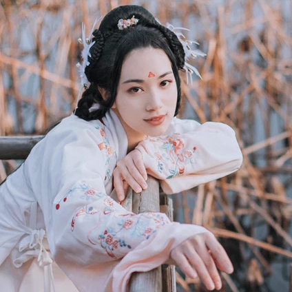 典雅帶團扇女生頭像，唯美古風(fēng)真人頭像