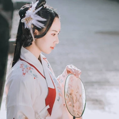 典雅帶團扇女生頭像，唯美古風(fēng)真人頭像