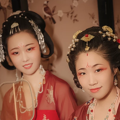 親密帶團(tuán)扇閨蜜頭像，唯美古風(fēng)真人頭像